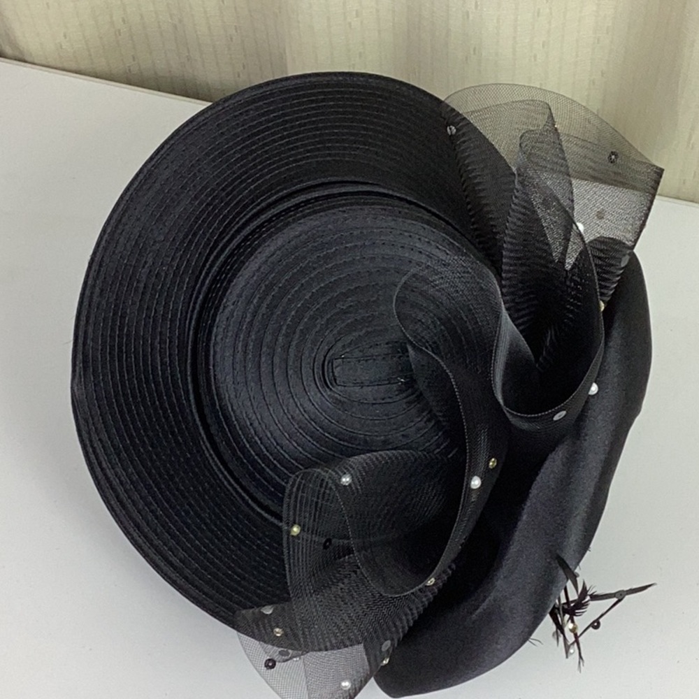 Whittall & Shon, Church, Derby Fascinator Hat. - Picture 5 of 11
